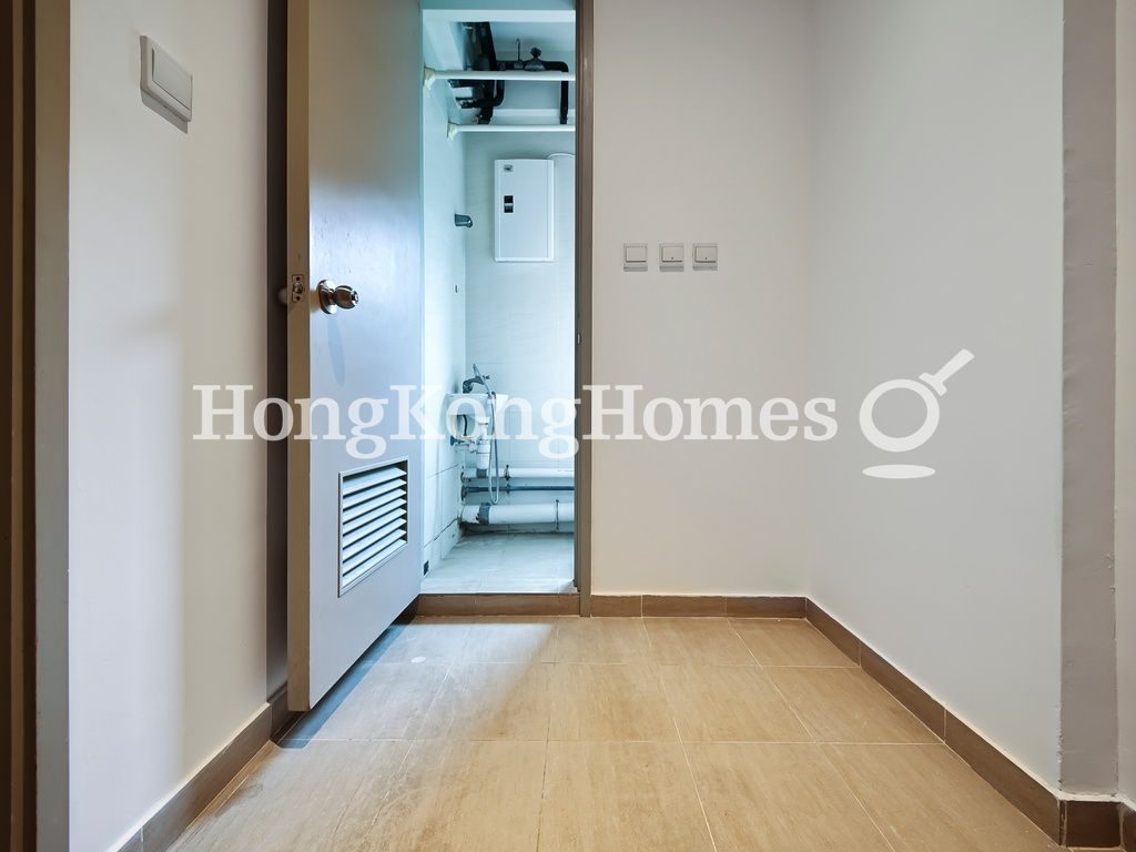 Maid's Room and Washroom — 傲翔灣畔，西環堅尼地城