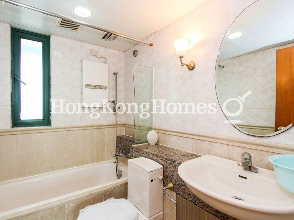 Guest Bathroom — University Heights - Block 02, Pokfulam
