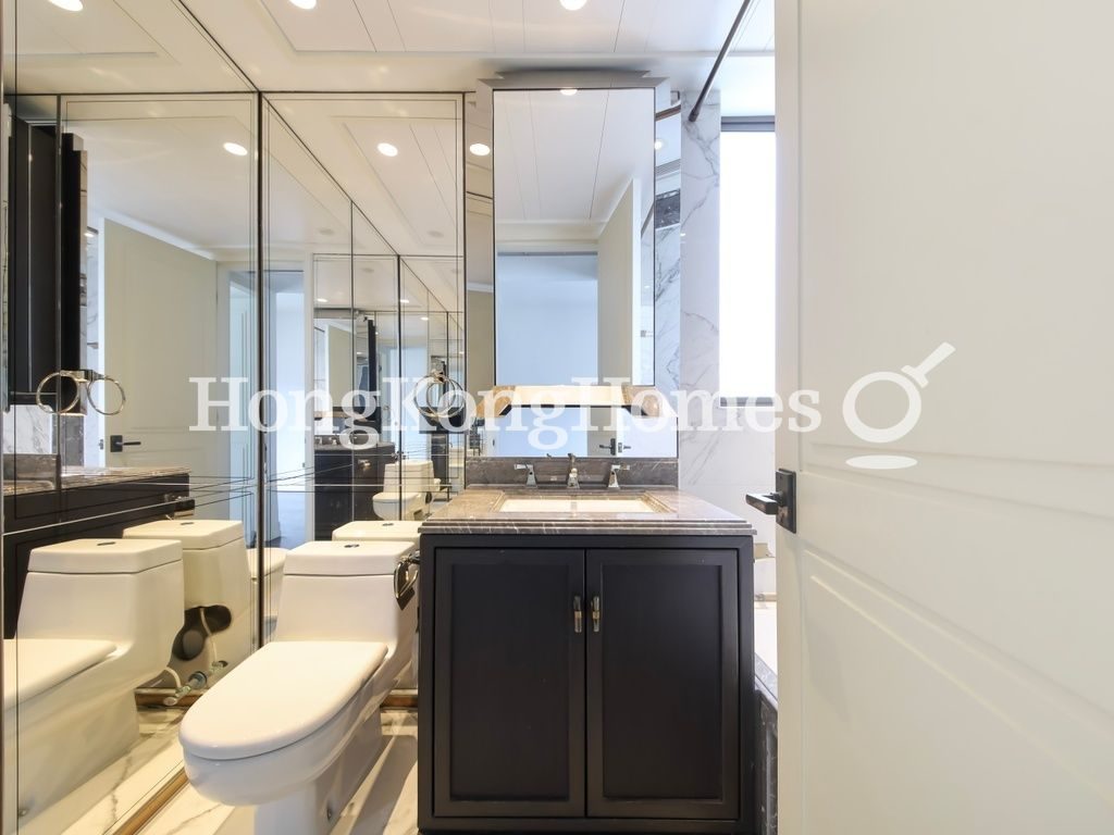 Guest Bathroom — Castle One，西半山
