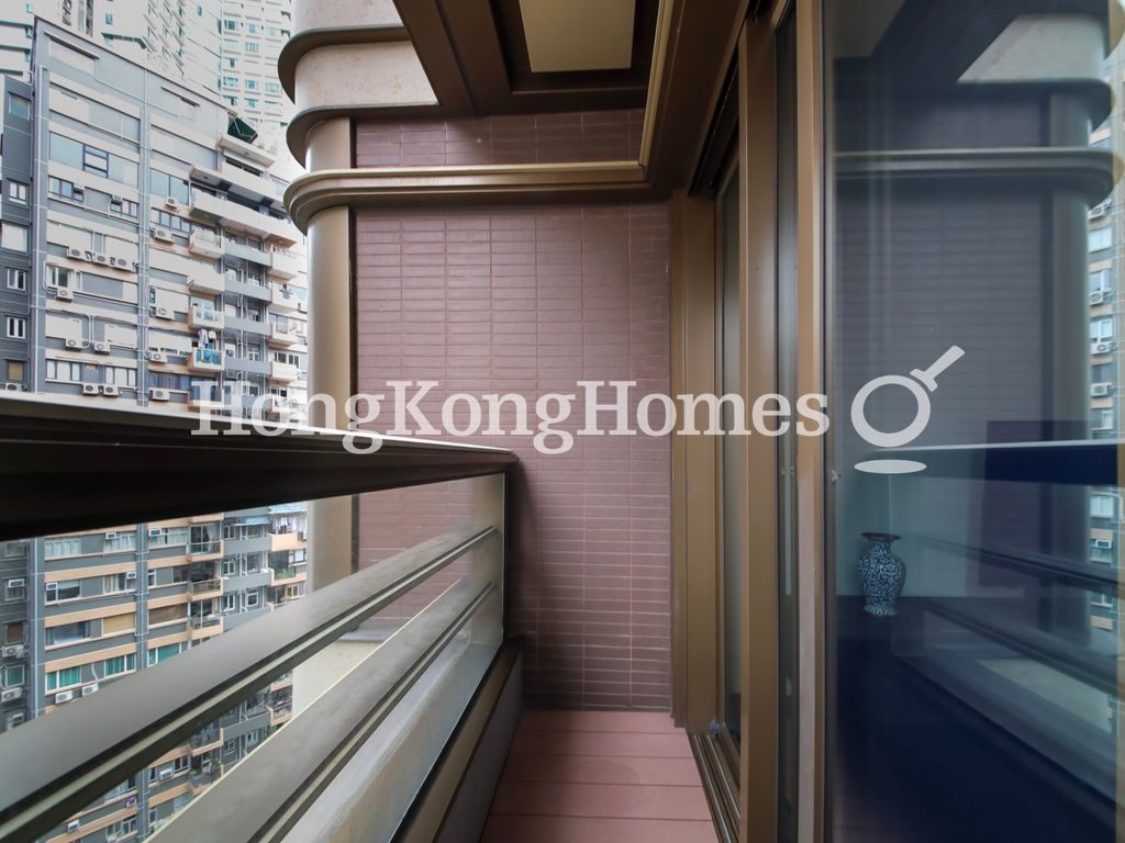 Balcony off Living and Dining Room — Castle One，西半山