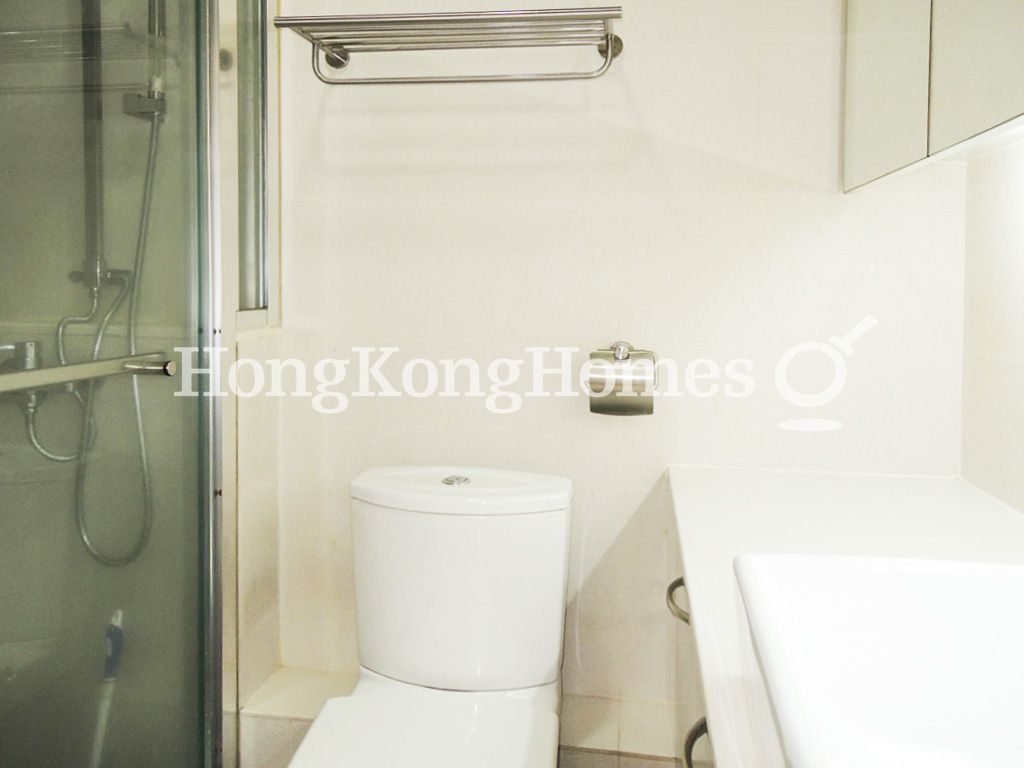 Master Bathroom — 景祥大樓，跑馬地