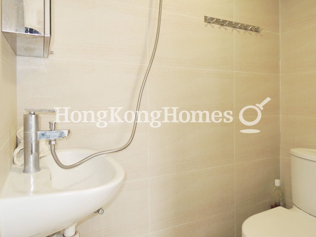 Guest Bathroom — 景祥大樓，跑馬地