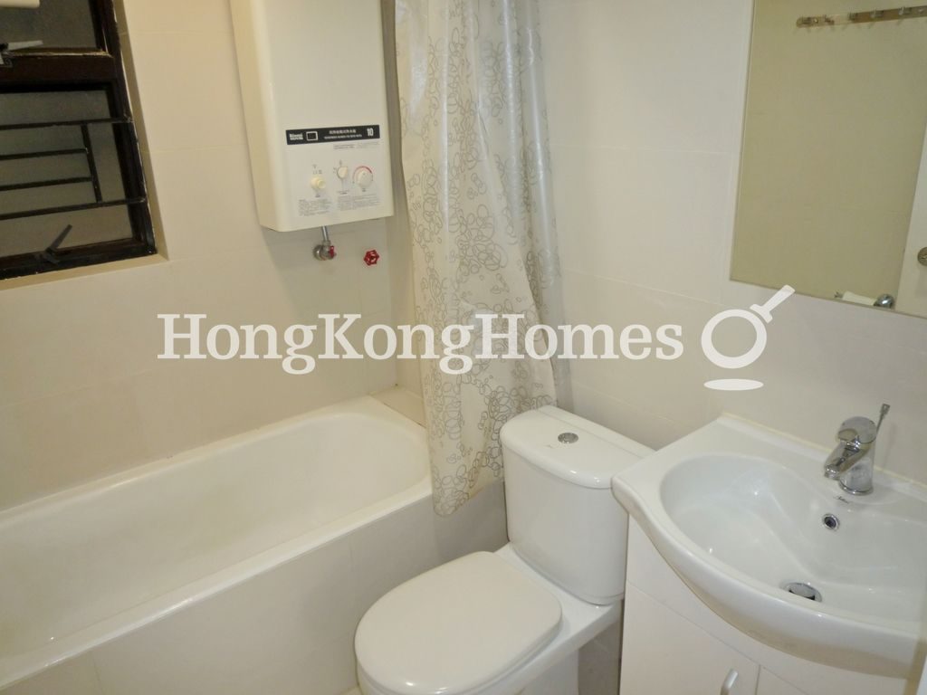 Guest Bathroom — 殷樺花園 1期，西半山