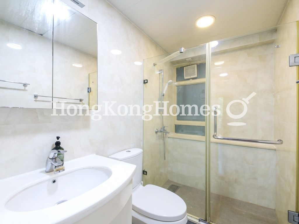 Guest Bathroom — Hillsborough Court - Block 01, Mid-levels Central