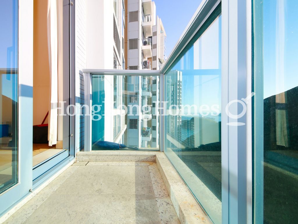 Balcony off Living and Dining Room — 南灣 - 第6座，鴨脷洲