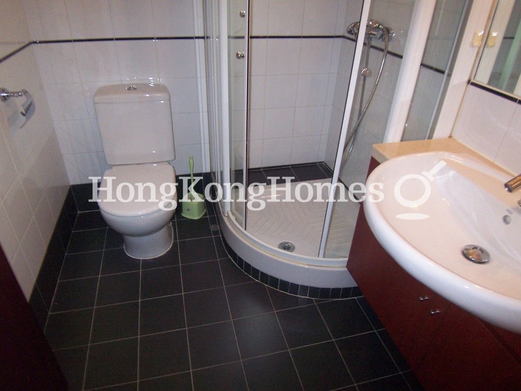 Guest Bathroom — 文華新村 - 西座，東半山