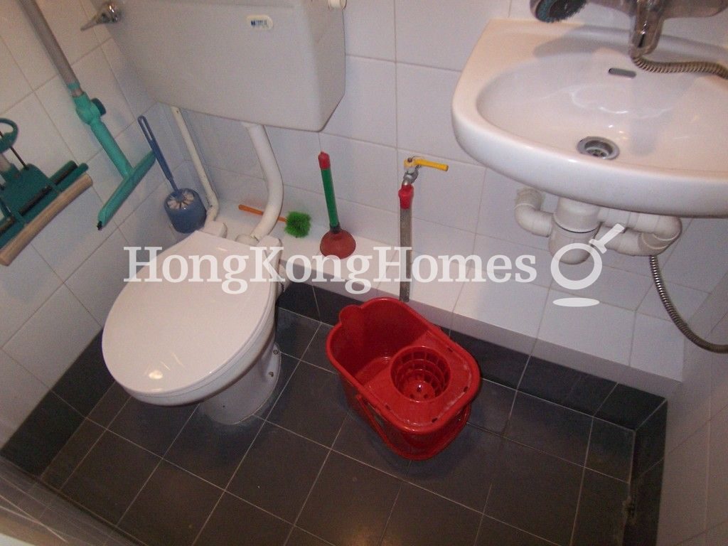 Maid's Washroom — 文華新村 - 西座，東半山