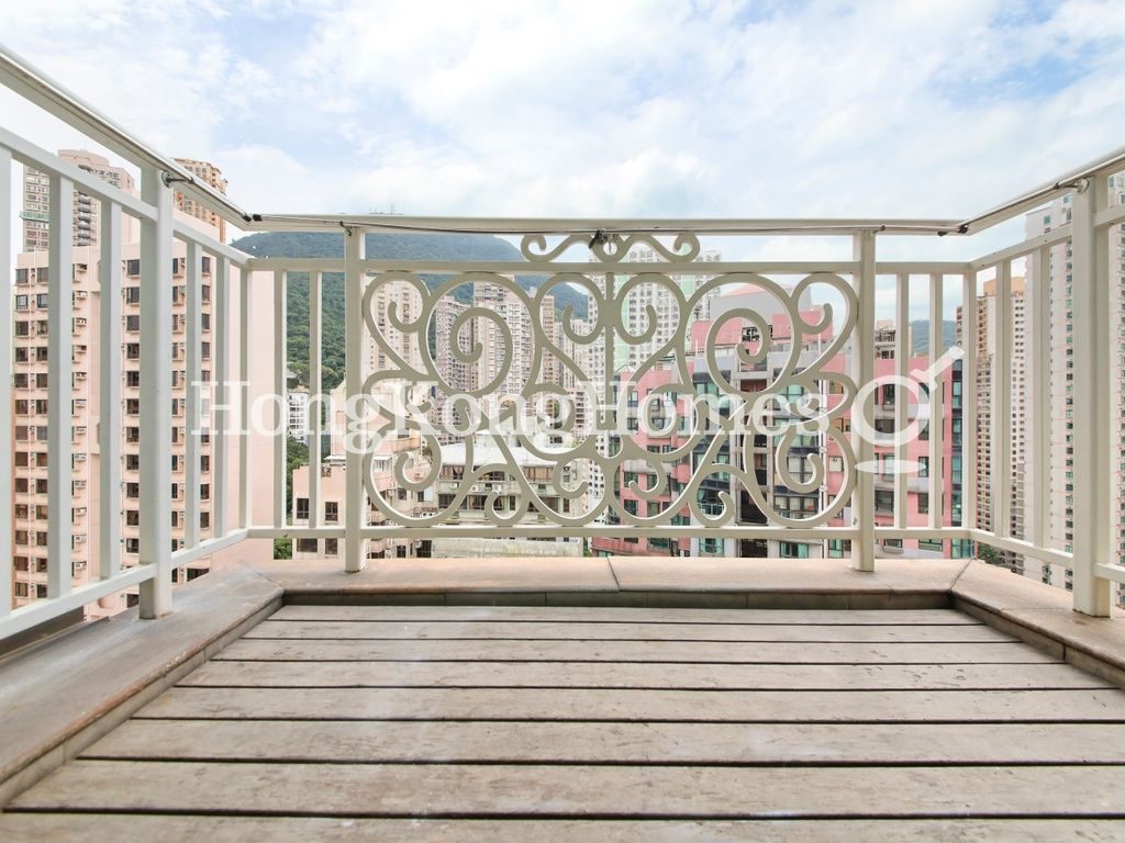Balcony off Living and Dining Room — 雍慧閣，西半山