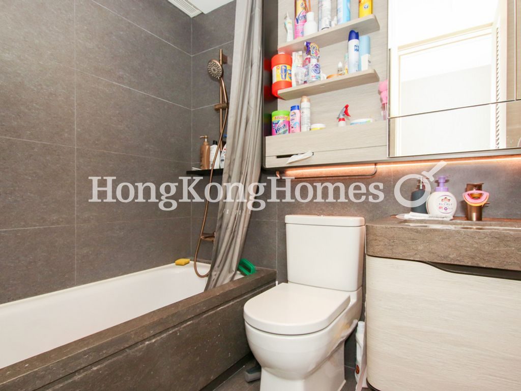 Guest Bathroom — 柏蔚山 - 第03座，北角
