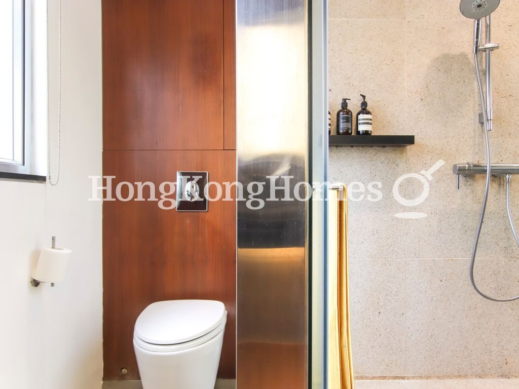 Master Bathroom — 荷塘苑，跑馬地
