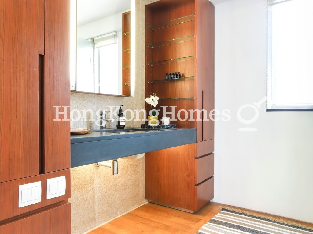 Master Bathroom — 荷塘苑，跑馬地