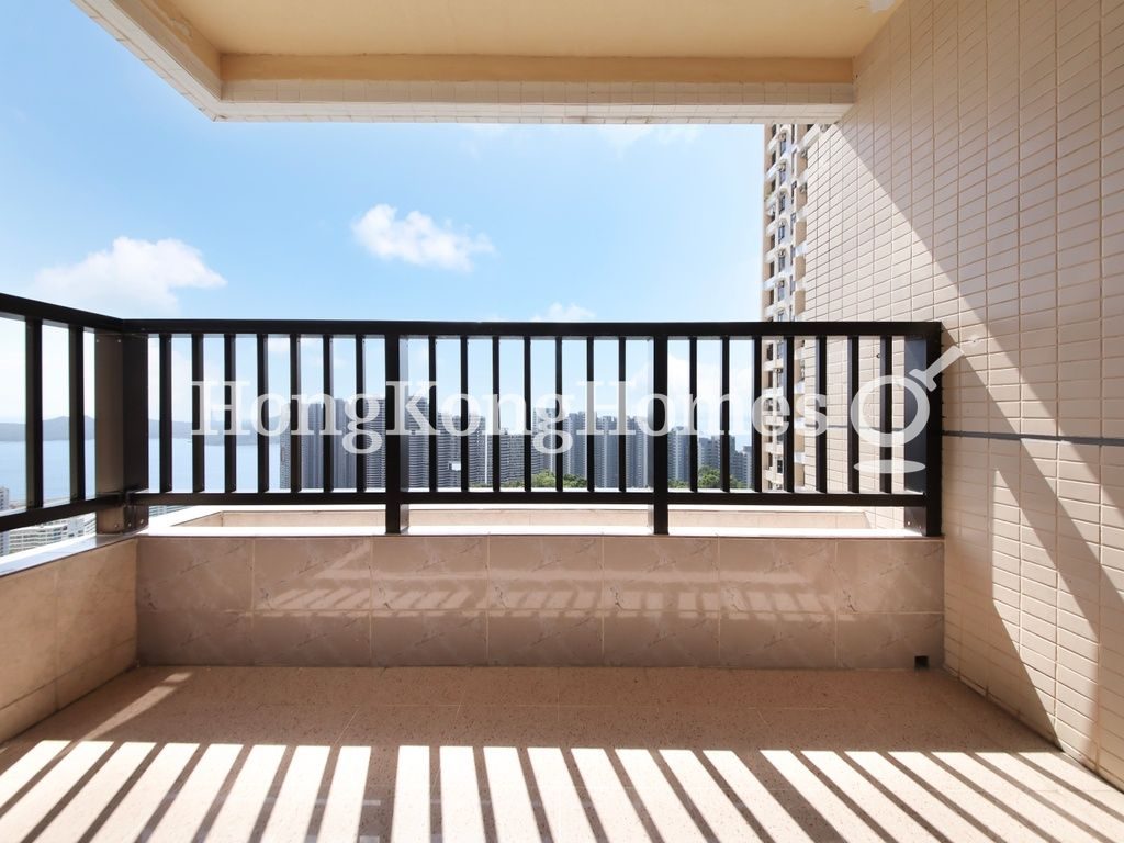 Balcony off Living and Dining Room — 薄扶林花園 - 03座，薄扶林