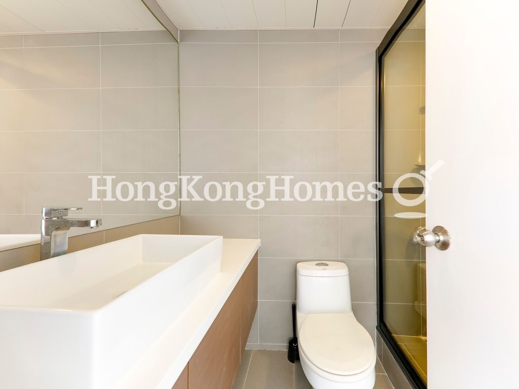Master Bathroom — 龍華花園 2 座，大坑