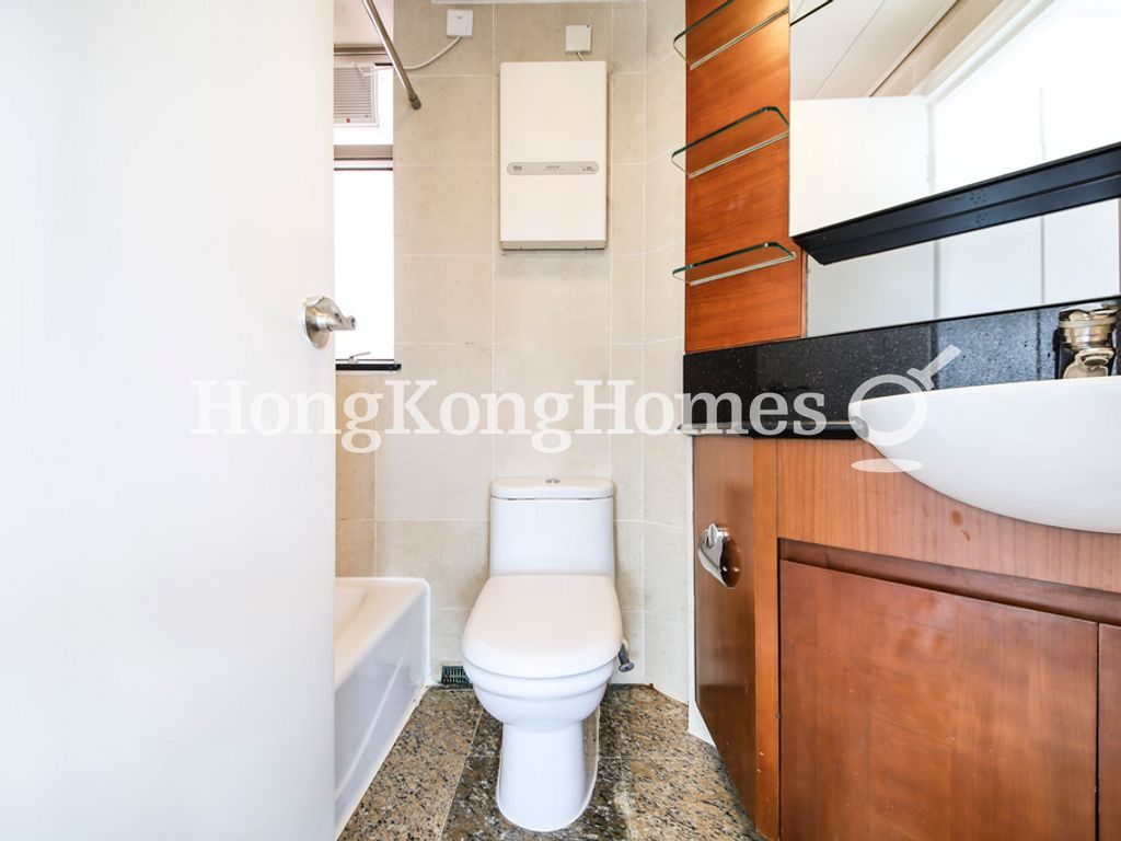 Ensuite Bathroom — Sorrento Tower - 6, Tsim Sha Tsui