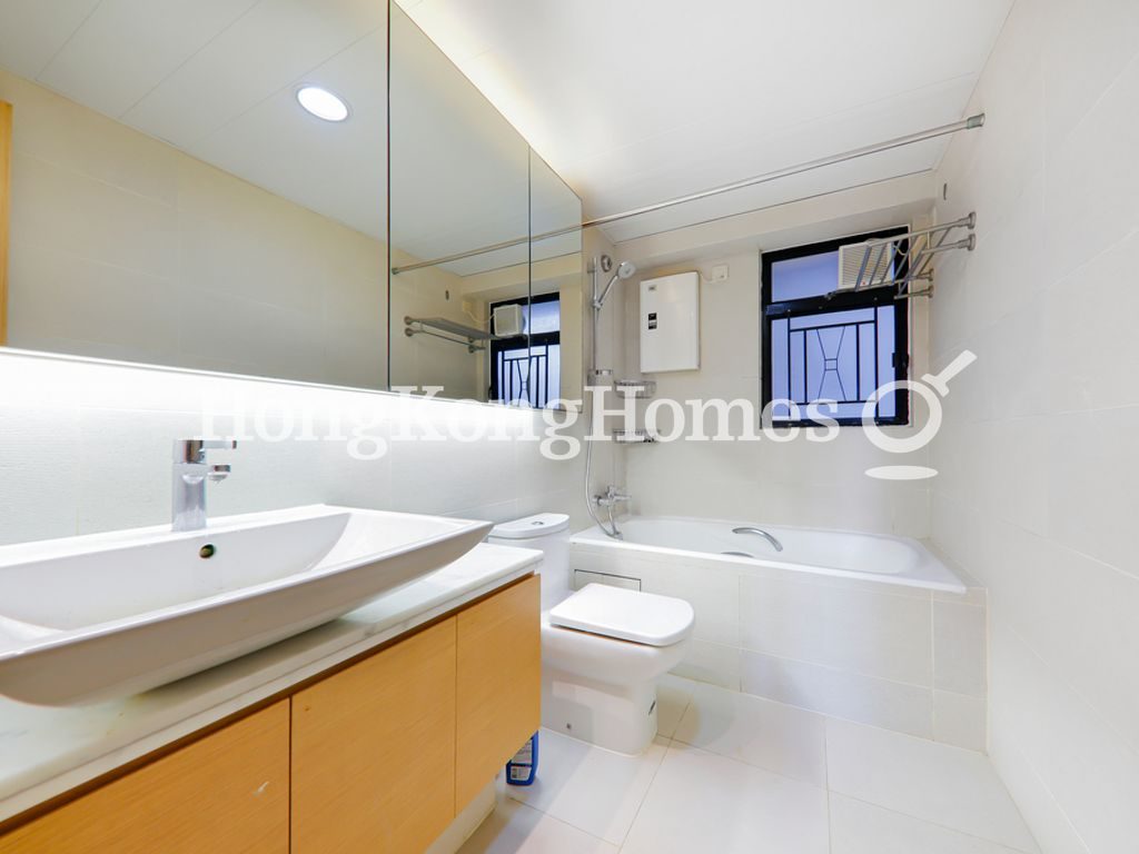 Guest Bathroom — 嘉兆臺 III，西半山