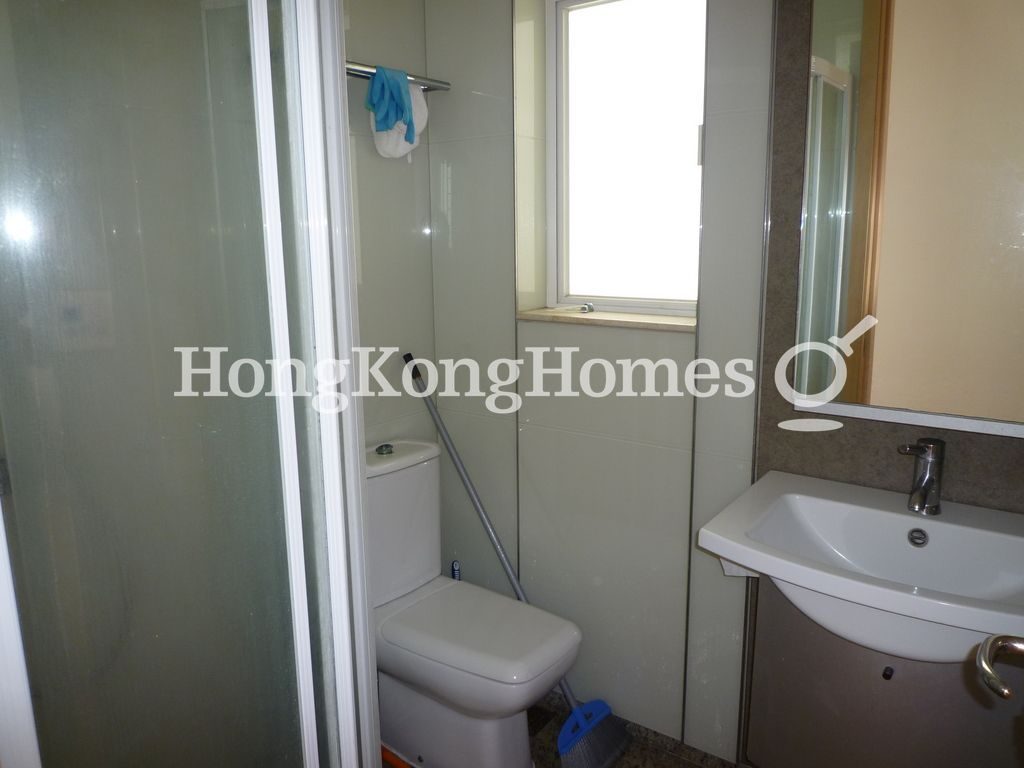 Guest Bathroom — 逸樺園 01座，鰂魚涌