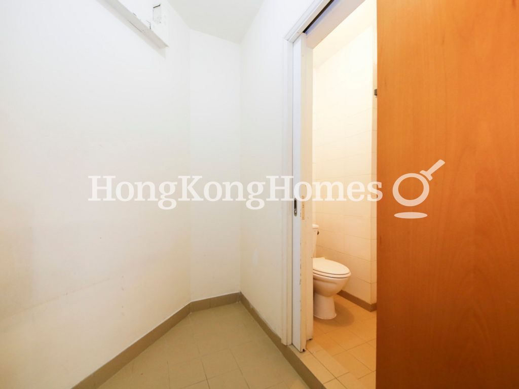 Maid's Room and Bathroom — The Waterfront - Block 02, Tsim Sha Tsui