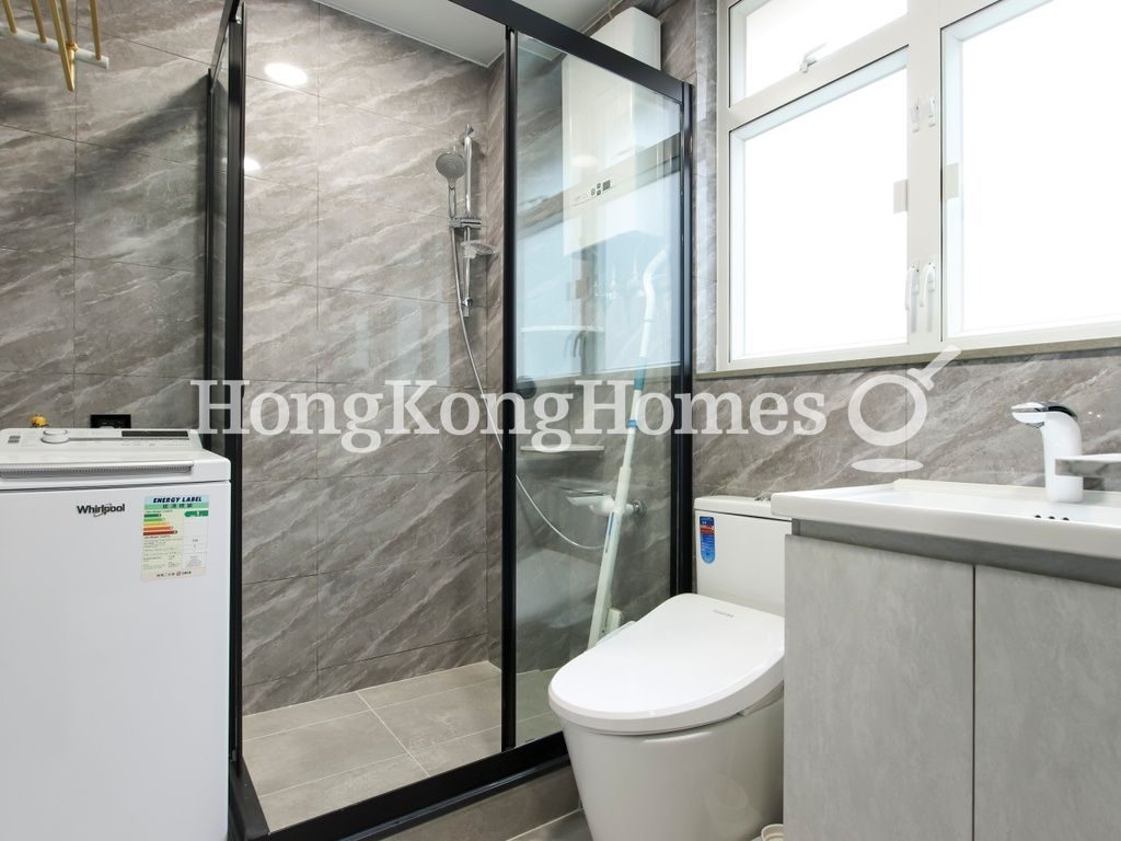 Guest Bathroom — 怡興大廈，銅鑼灣