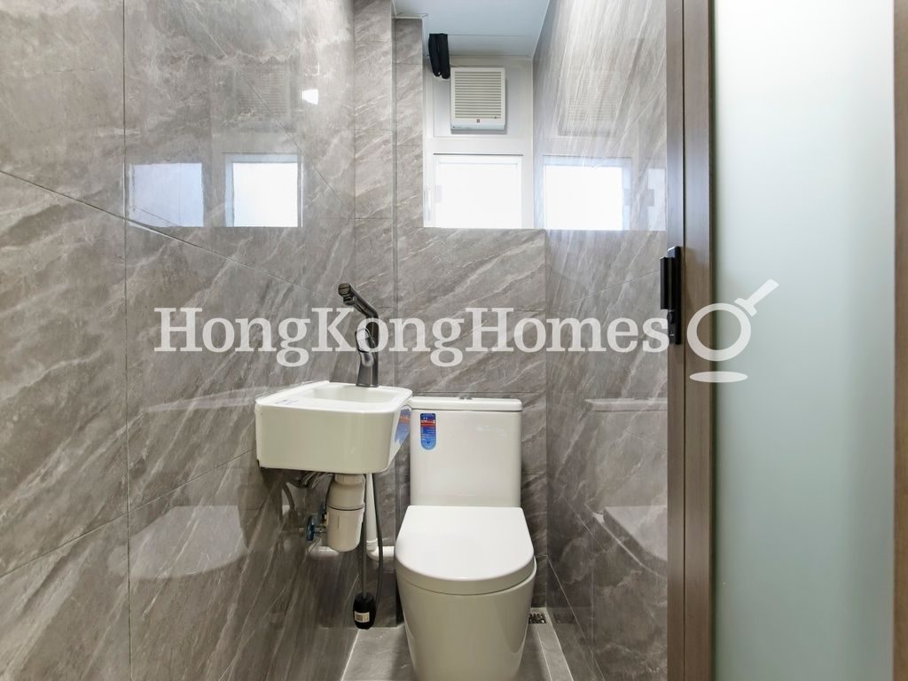 Second Ensuite Bathroom — 怡興大廈，銅鑼灣