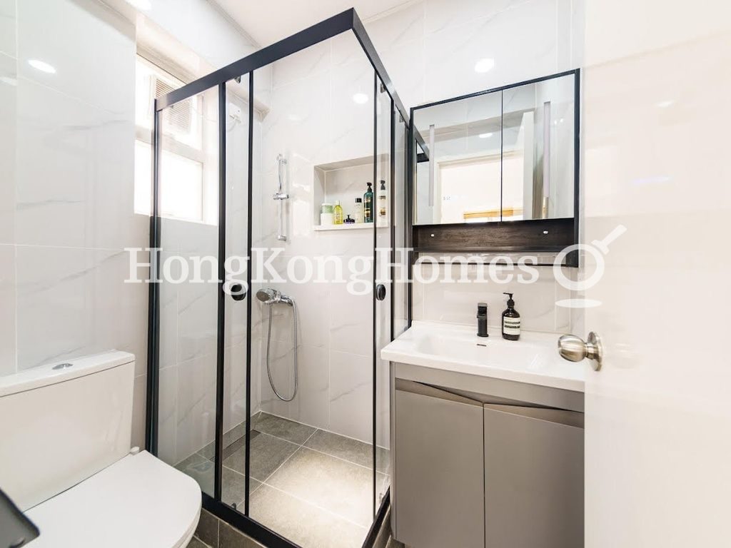 Master Bathroom — 裕仁大廈 - B座，薄扶林