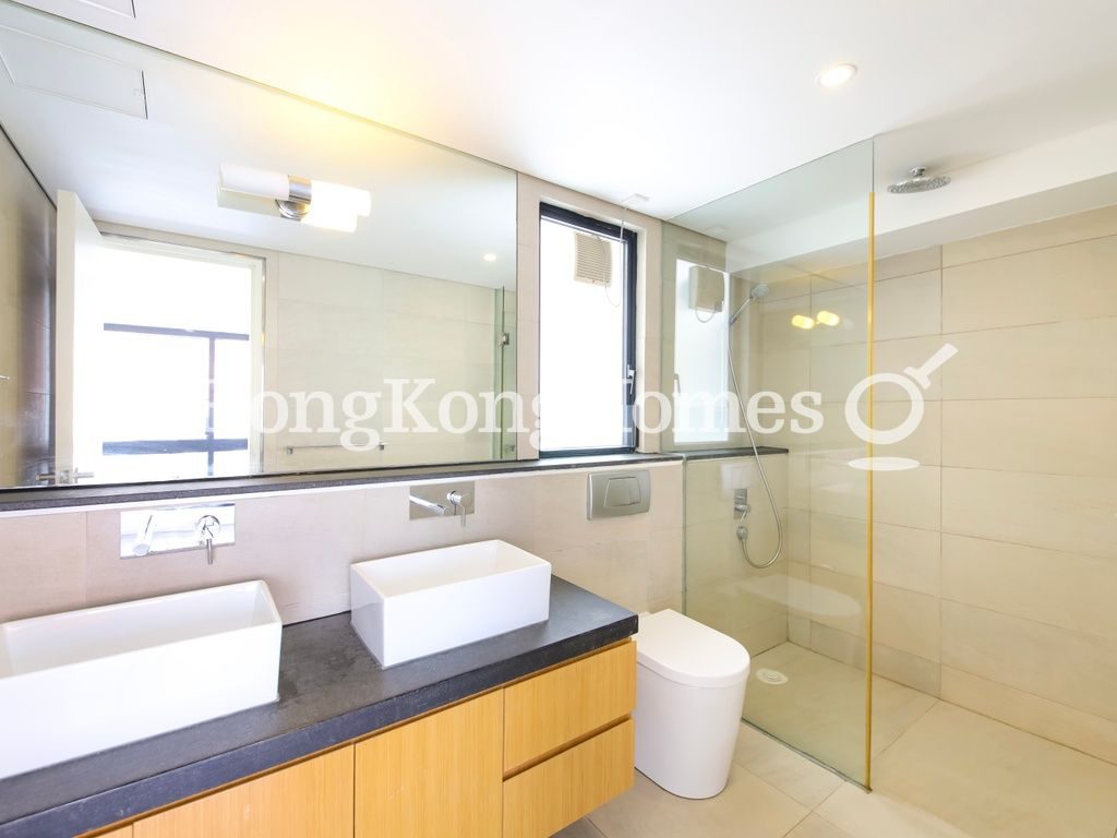 Master Bathroom — Aqua 33，薄扶林