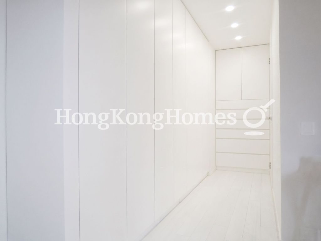 Dressing Area in Master Bedroom — 箕璉閣，跑馬地