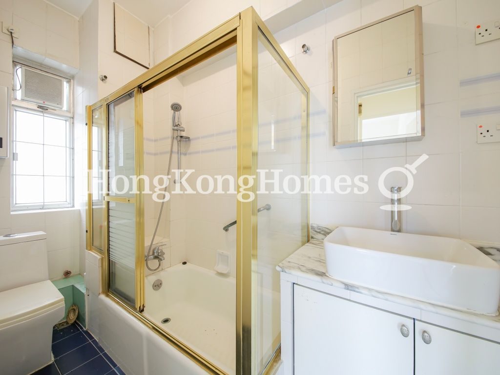 Guest Bathroom — 景麗苑，東半山