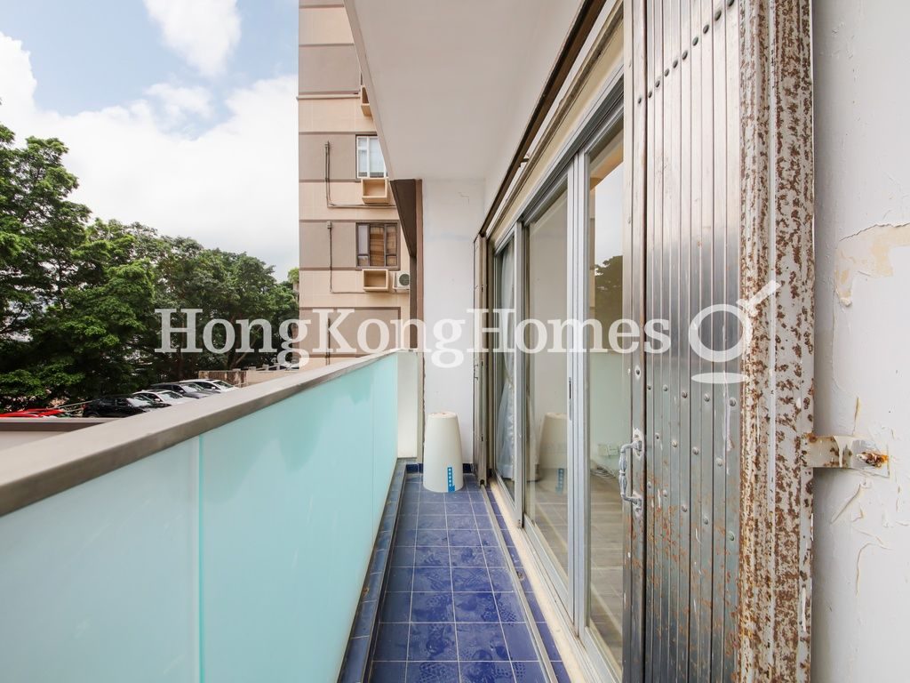 Balcony off Living and Dining Room — 景麗苑，東半山