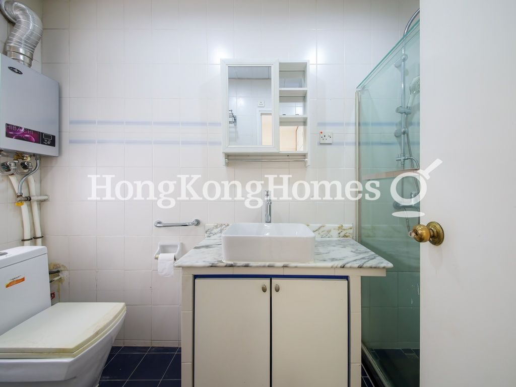 Master Bathroom — 景麗苑，東半山