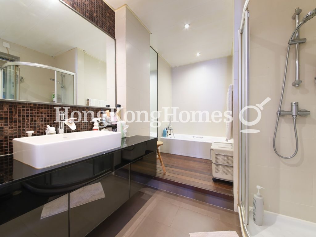 Master Bathroom — 山村台35 -41號，跑馬地