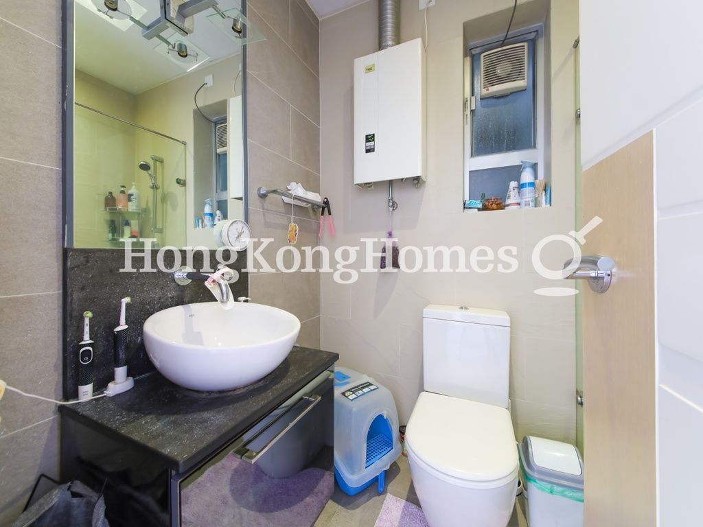 Guest Bathroom — 山村台35 -41號，跑馬地