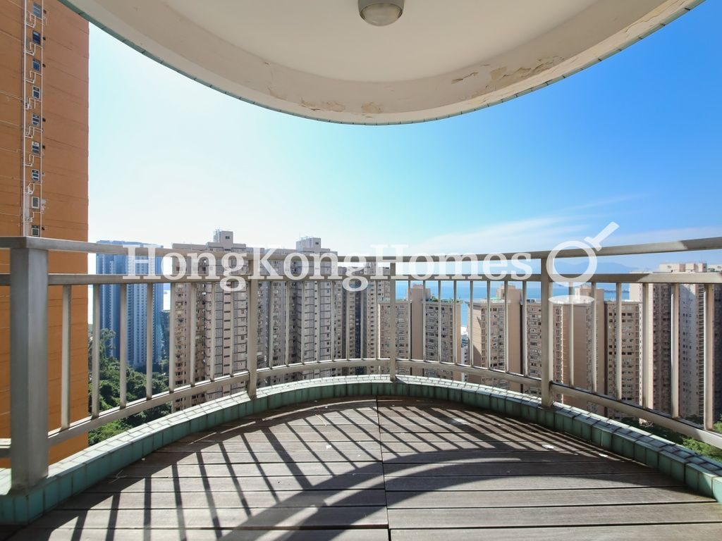 Balcony off Living and Dining Room — 碧瑤灣 - 第24座，薄扶林