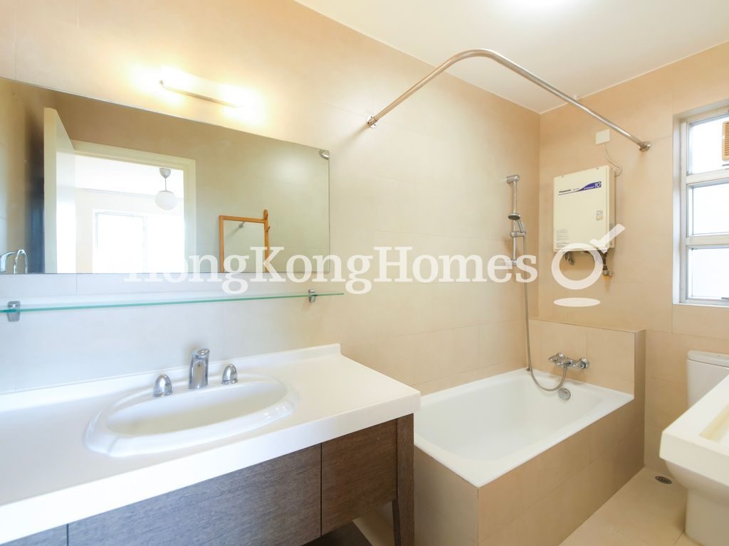 Master Bathroom — 碧瑤灣 - 第24座，薄扶林