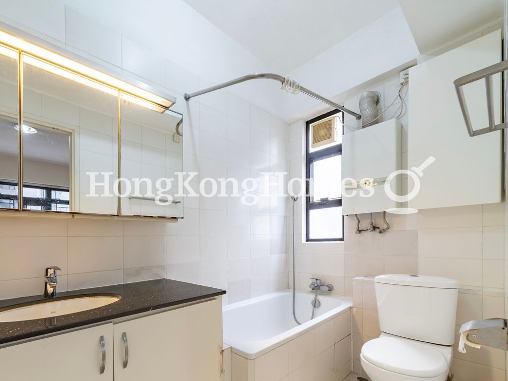 Guest Bathroom — 金煌閣，西半山