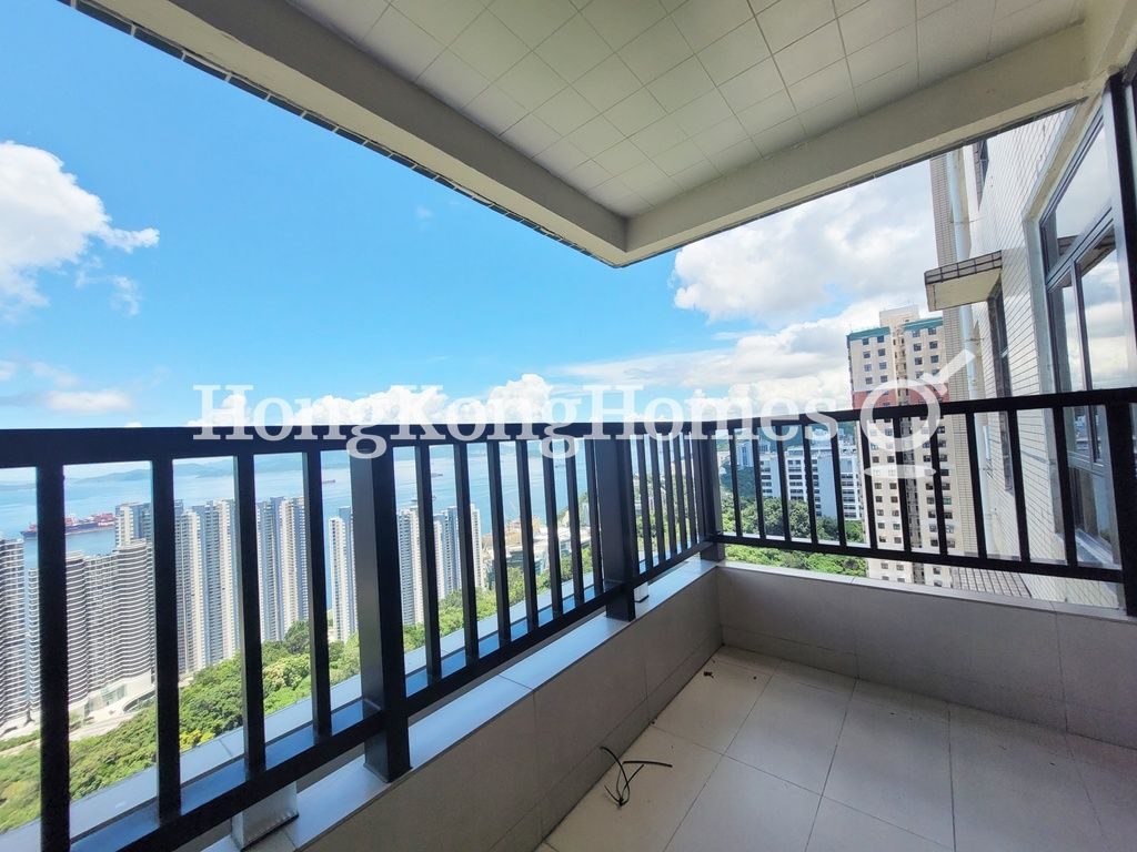 Balcony off Living and Dining Room — 薄扶林花園 - 06座，薄扶林
