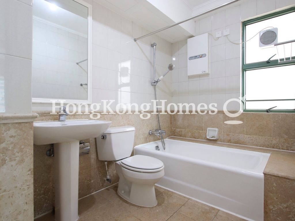 Master Bathroom — Robinson Place - Block 01, Mid-levels West
