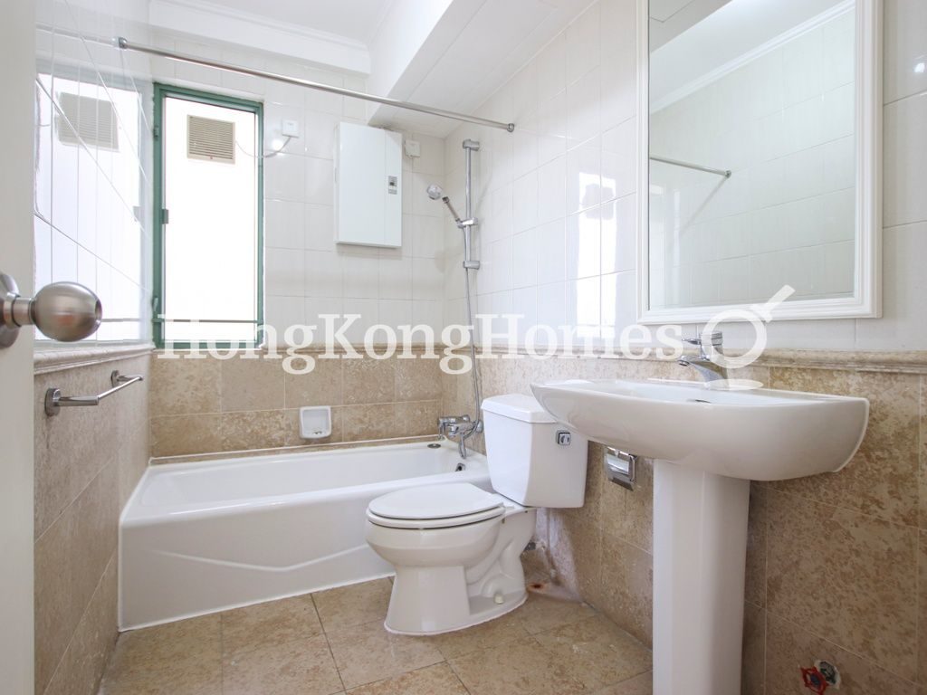 Guest Bathroom — Robinson Place - Block 01, Mid-levels West