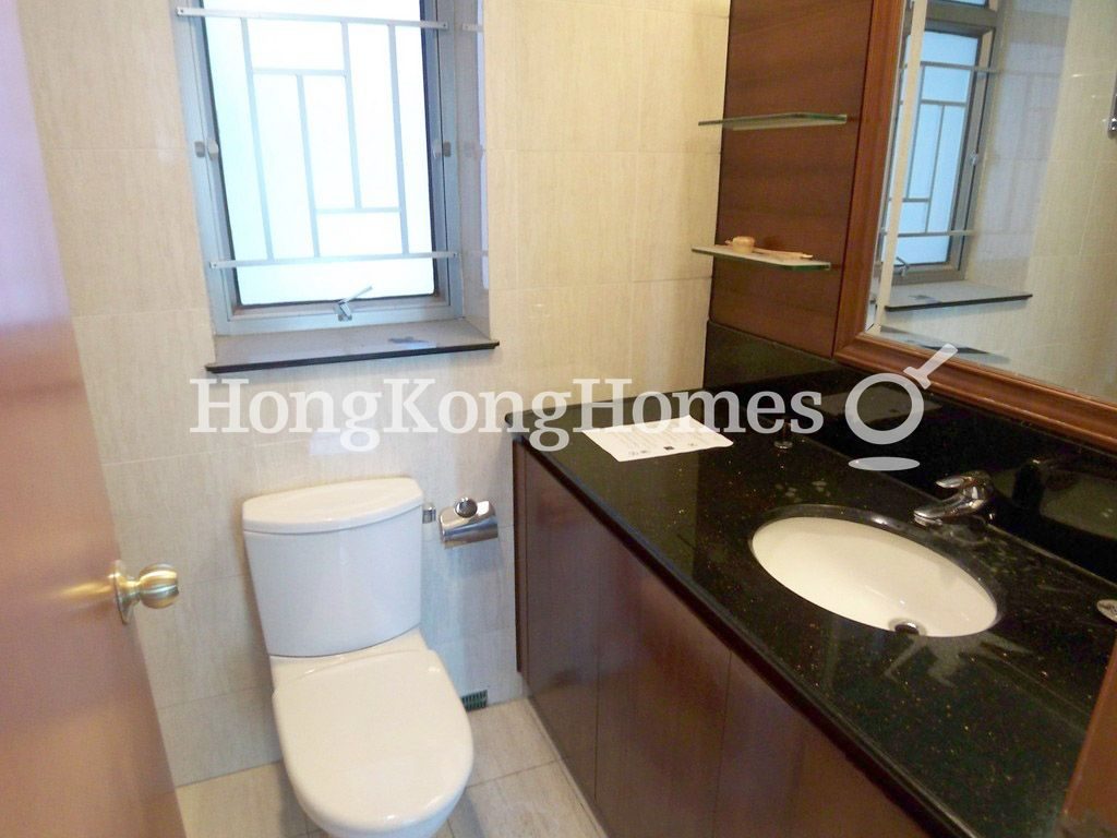 Master Bathroom — 擎天半島 5座，尖沙咀