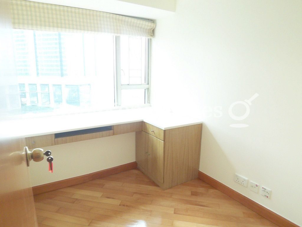 Third Bedroom — 擎天半島 5座，尖沙咀