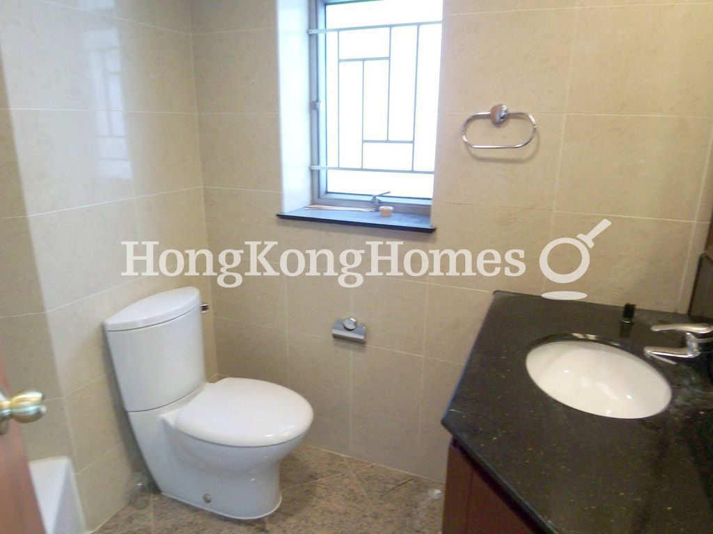 Guest Bathroom — 擎天半島 5座，尖沙咀