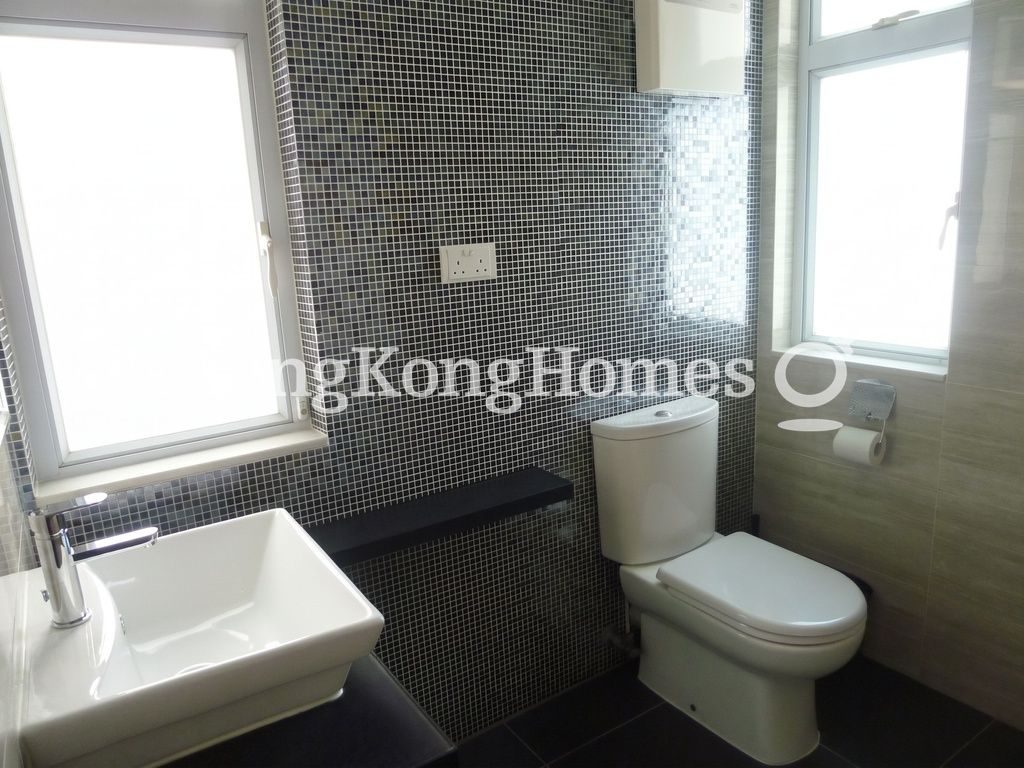 Master Bathroom — 大成大廈，西半山