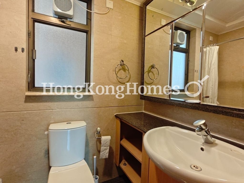Guest Bathroom — 寶翠園 6座，薄扶林