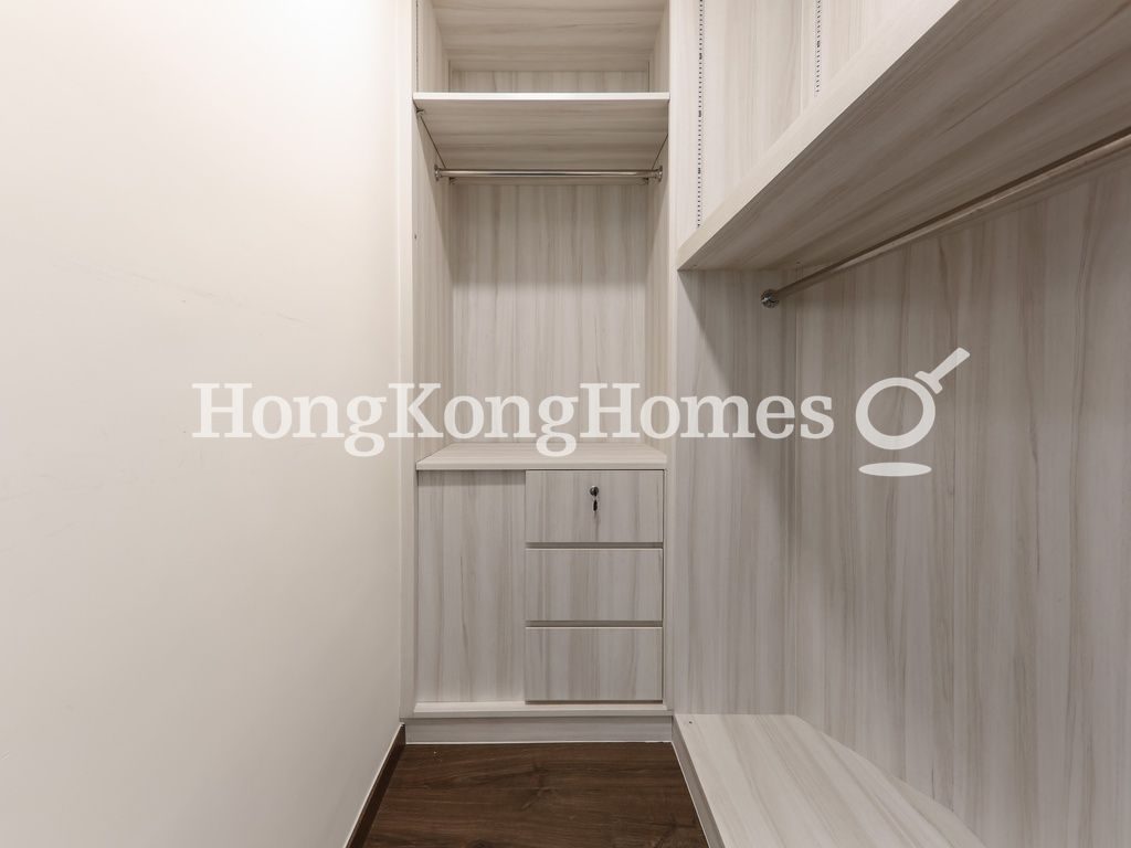 Walk-in Closet in Master Bedroom — C C Lodge, Tai Hang