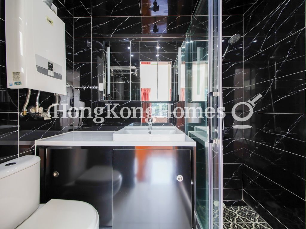 Master Bathroom — 金鞍大廈，跑馬地