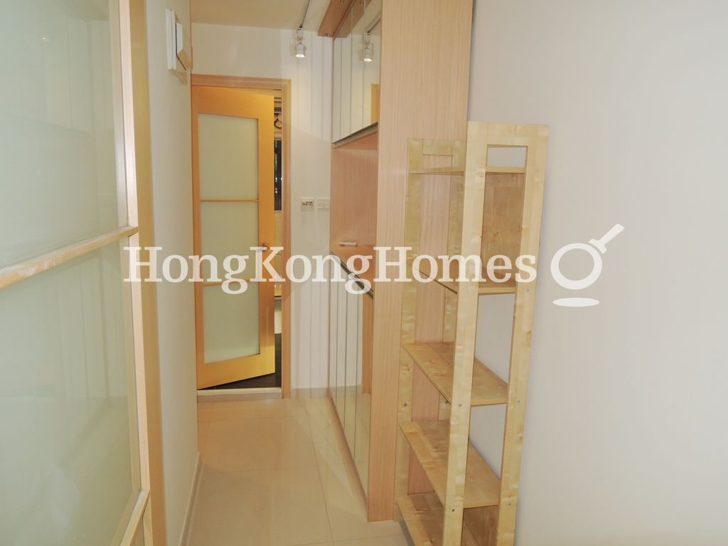 Built-in Cabinets in Hallway — 昇平街 4 號，跑馬地