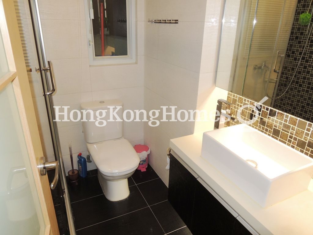 Guest Bathroom — 昇平街 4 號，跑馬地