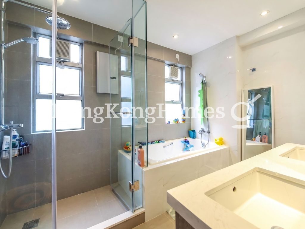 Master Bathroom — Formwell Garden, Happy Valley