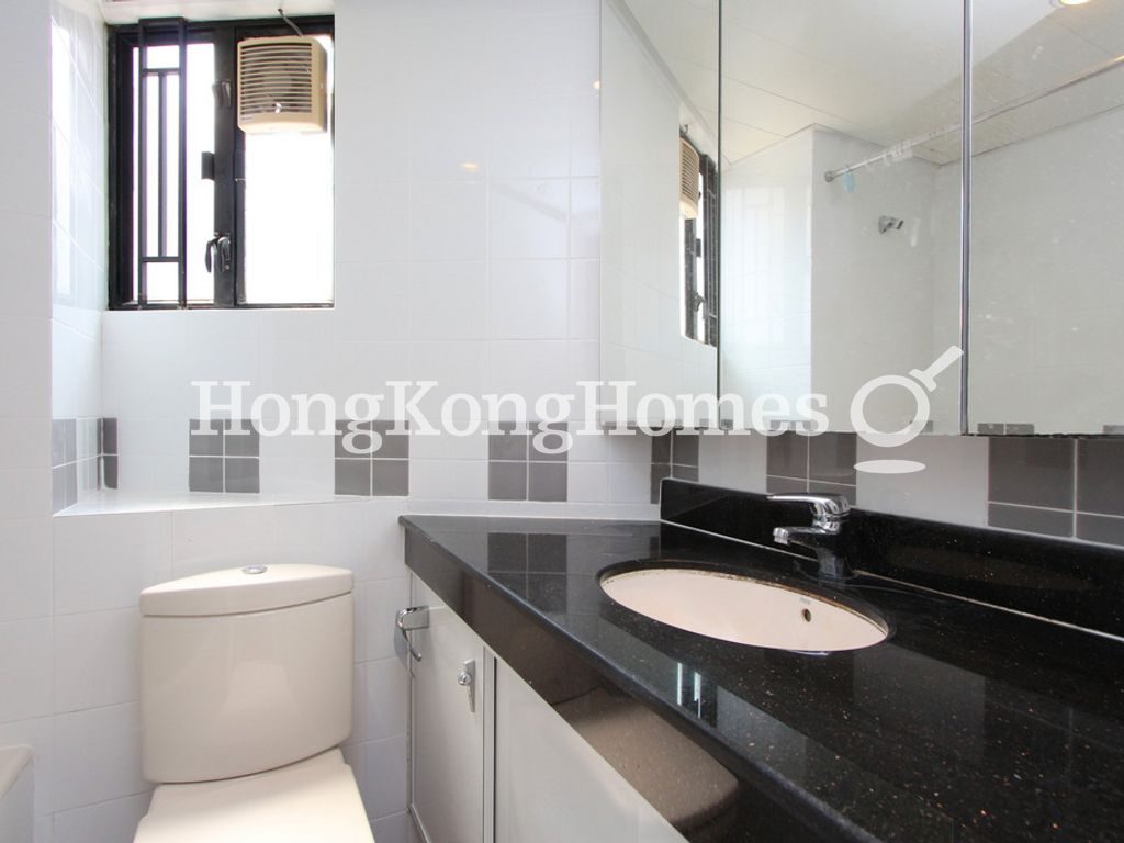 Guest Bathroom — 翠壁，東半山