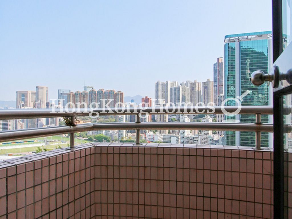 Balcony Off Living and Dining Room — 翠壁，東半山