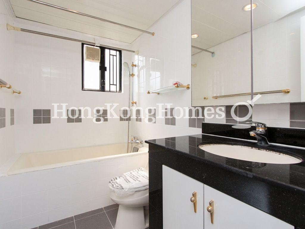 Master Bathroom — 翠壁，東半山